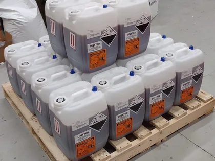 Palletization and strapping - jerricans of dangerous goods palletized and secured for transport